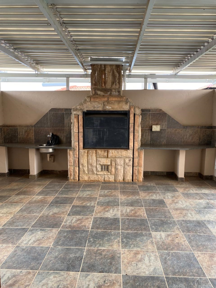 5 Bedroom Property for Sale in Birdwood Estate North West